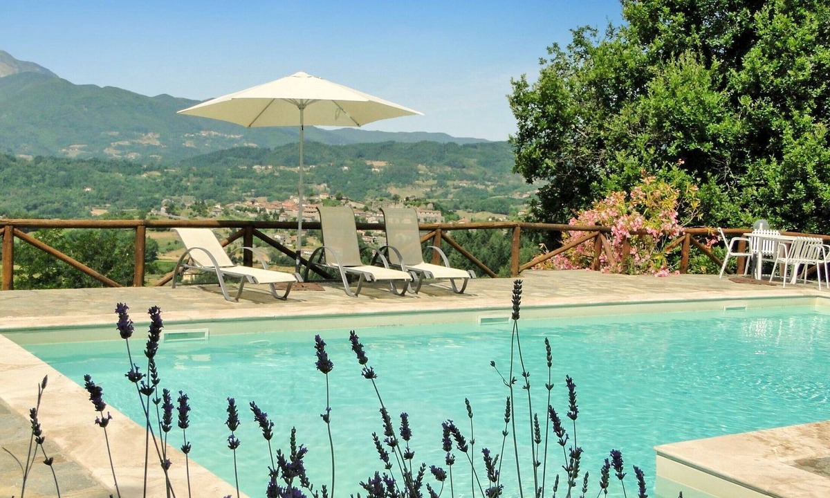Castiglione di Garfagnana Villa | Private pool with hydromassage & shallow platform. Sleeping 6 (2 1/2 bathrooms)