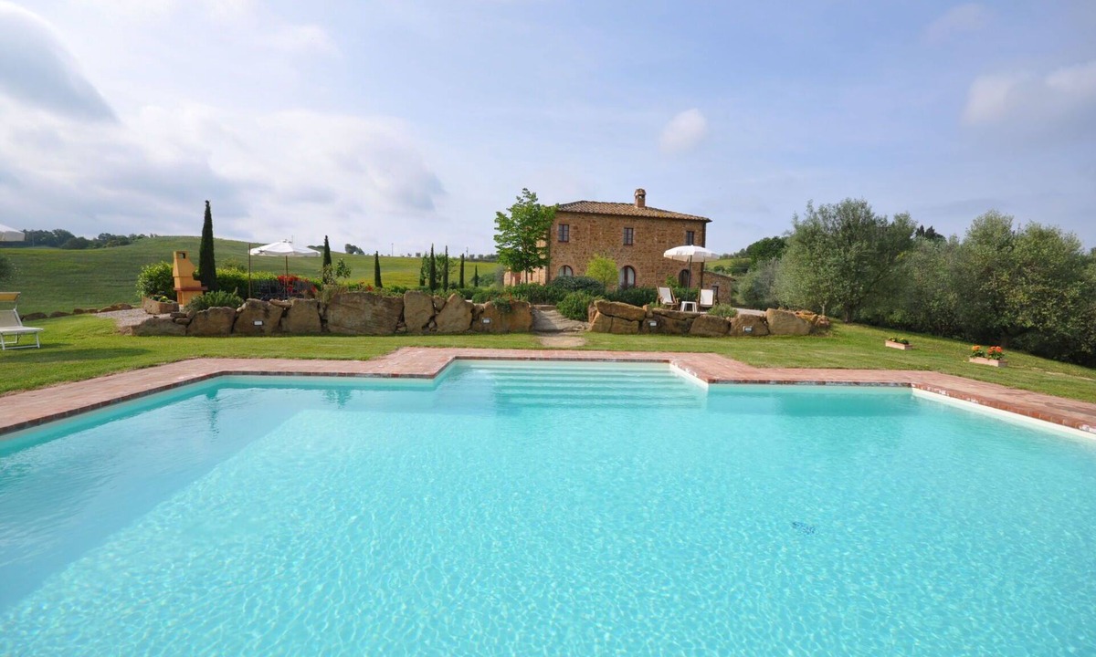 Trequanda Villa | Private Villa with WIFI, private pool, A/C, TV, pets allowed, panoramic view, close to Montepulciano