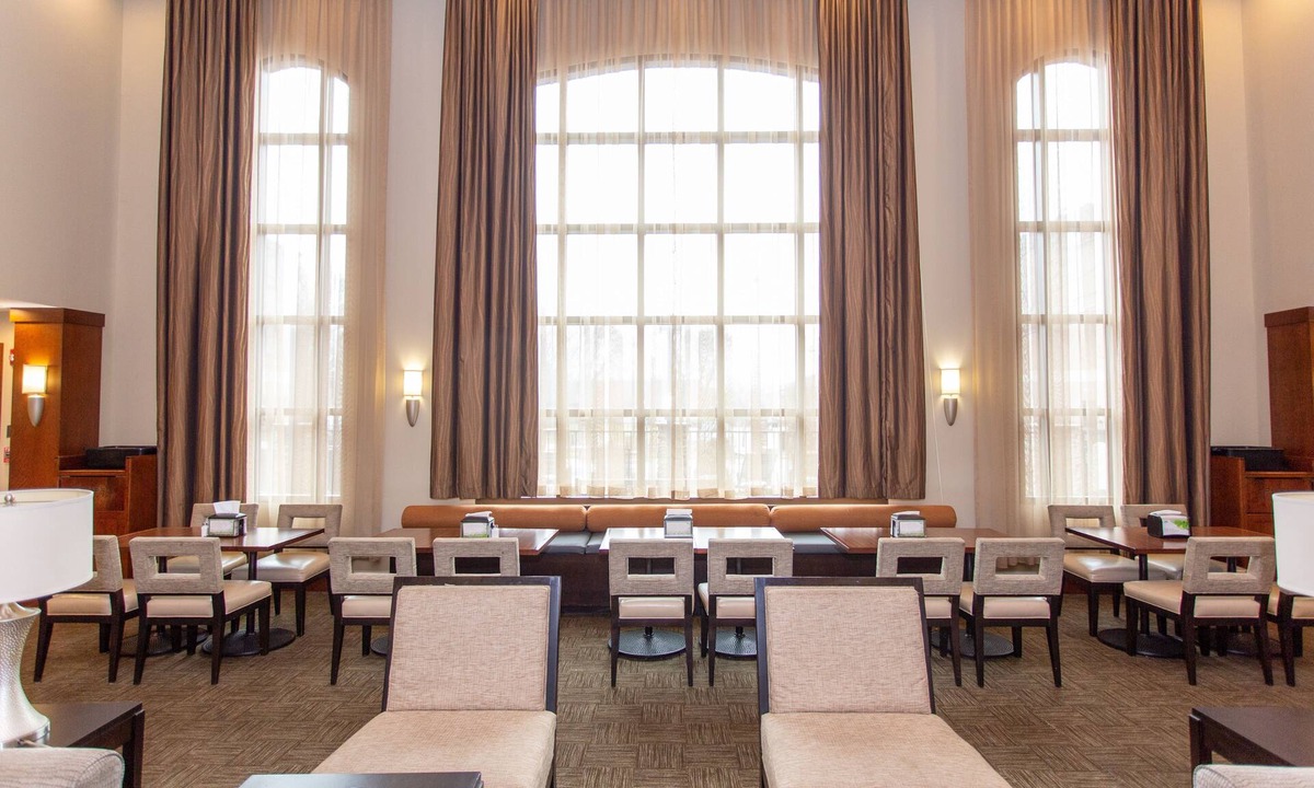 Bowling Green Apartment | Queen Studio Suite | Free Breakfast, Pool & Gym