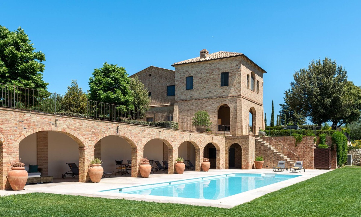 San Giovanni d'Asso Villa | Recently restored Villa in Tuscany, sleeps 12, sw.pool, big garden, olive grove.