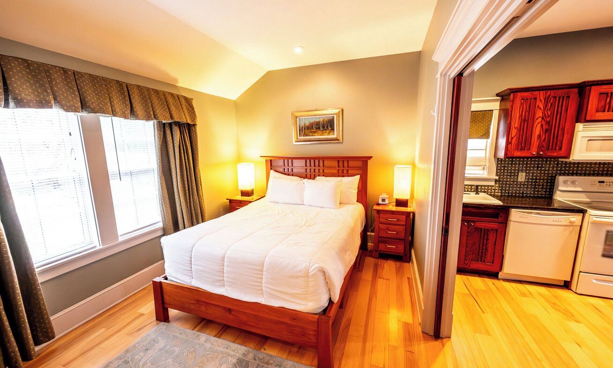Shawnee On Delaware Hotel | Refined Mountain Getaway | Premium Comfort Amid Stunning Surroundings w/Parking