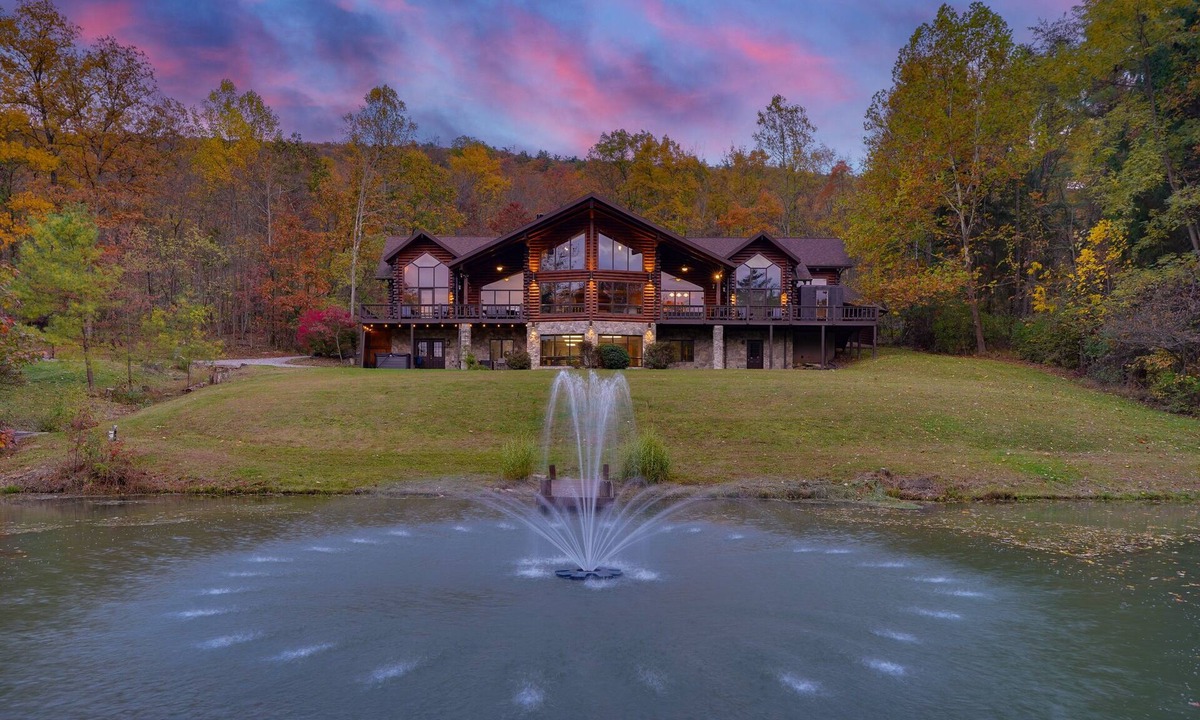Mill Hall Cabin | Reflection Ridge | Epic Mountain Cabin w/Pickleball, Sauna, Theatre, Golf-Sim, Pond & Hot Tub