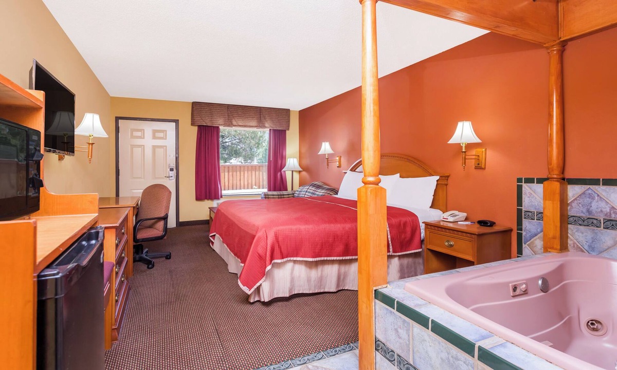 Graysville Hotel | Regency Inn & Suites-Hamilton Place