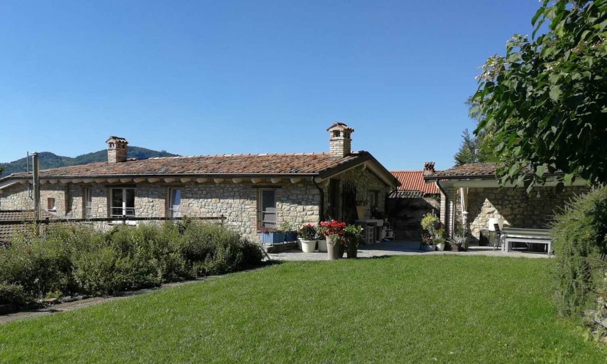 Ponte Nizza House | Renewed old stone house of 240 squared meters with porches garden and woods