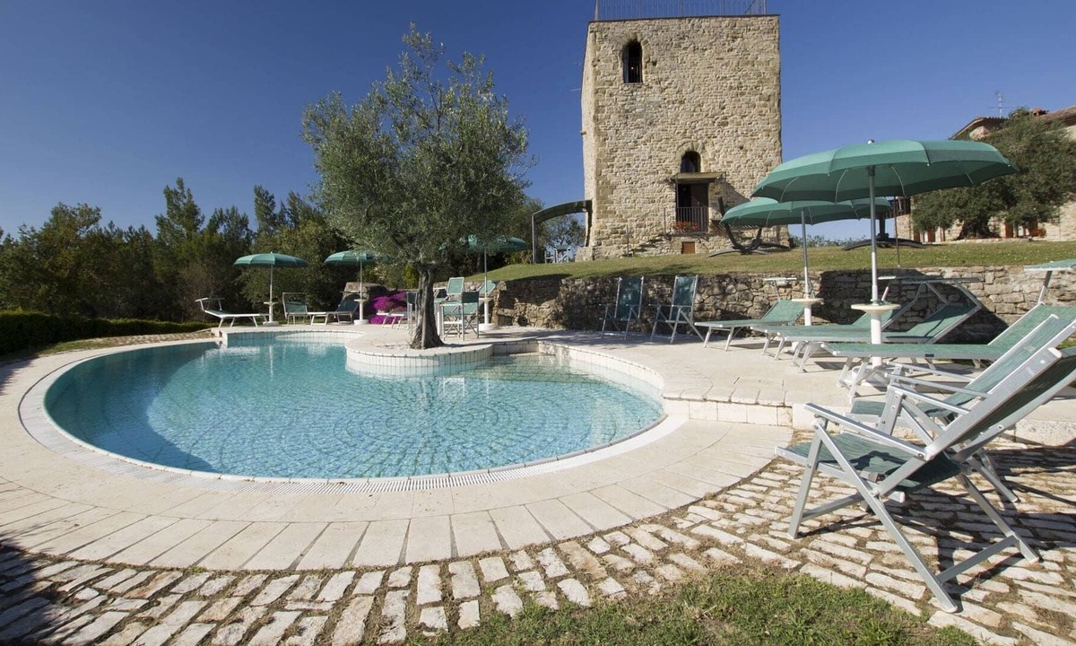 Guzman Villa | Renovated Villa With 360° View Of Tiber Valley