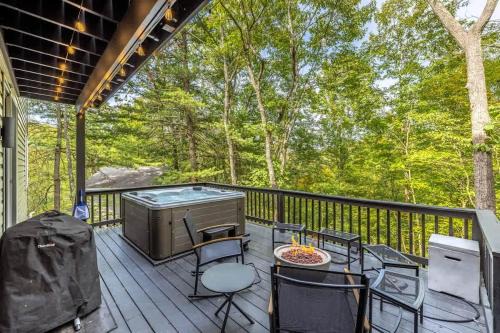 Berkeley Springs House | Ridgeview - Hot Tub & Fire Pit - Stay With Branch
