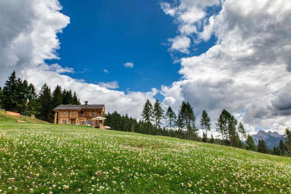 San Nicolo di Comelico Cabin | Rifugio de Dòo