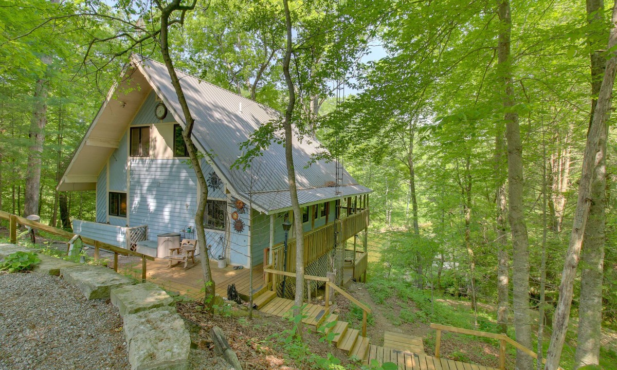 Scipio House | Riverside Cabin w/3 Decks in North Vernon!