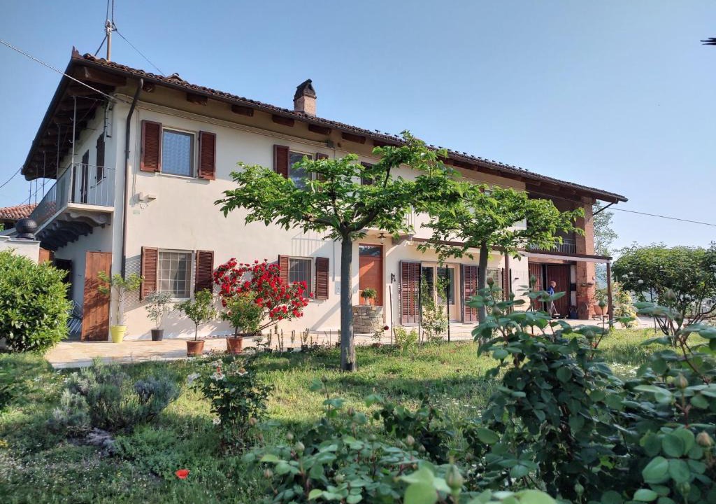 Monchiero House | Riviera delle Langhe Wine Country House with a Pool