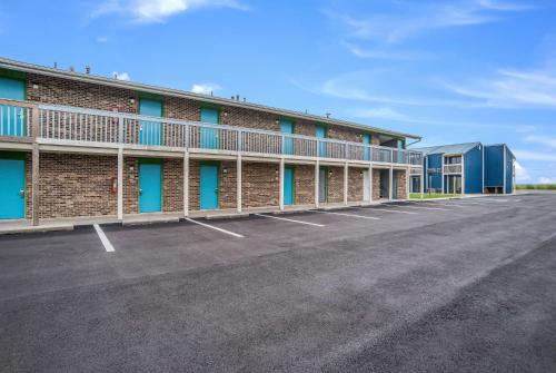 Crisfield Hotel | Rodeway Inn at Somers Cove Marina