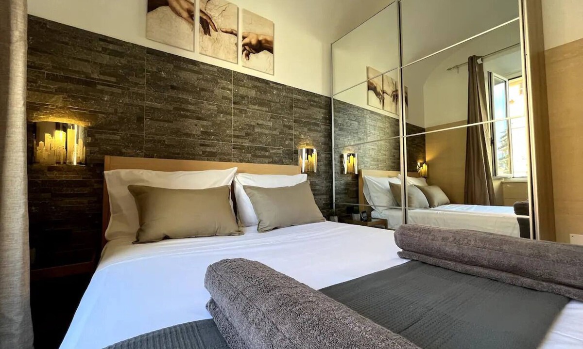 San Lorenzo Apartment | [Rome Termini] - Elegant Suite