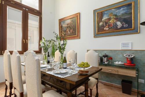 Rione XVI Ludovisi Apartment | RosaM Suite - Via Veneto 15 min walk from Spanish Steps Top Floor Luxury Apartment