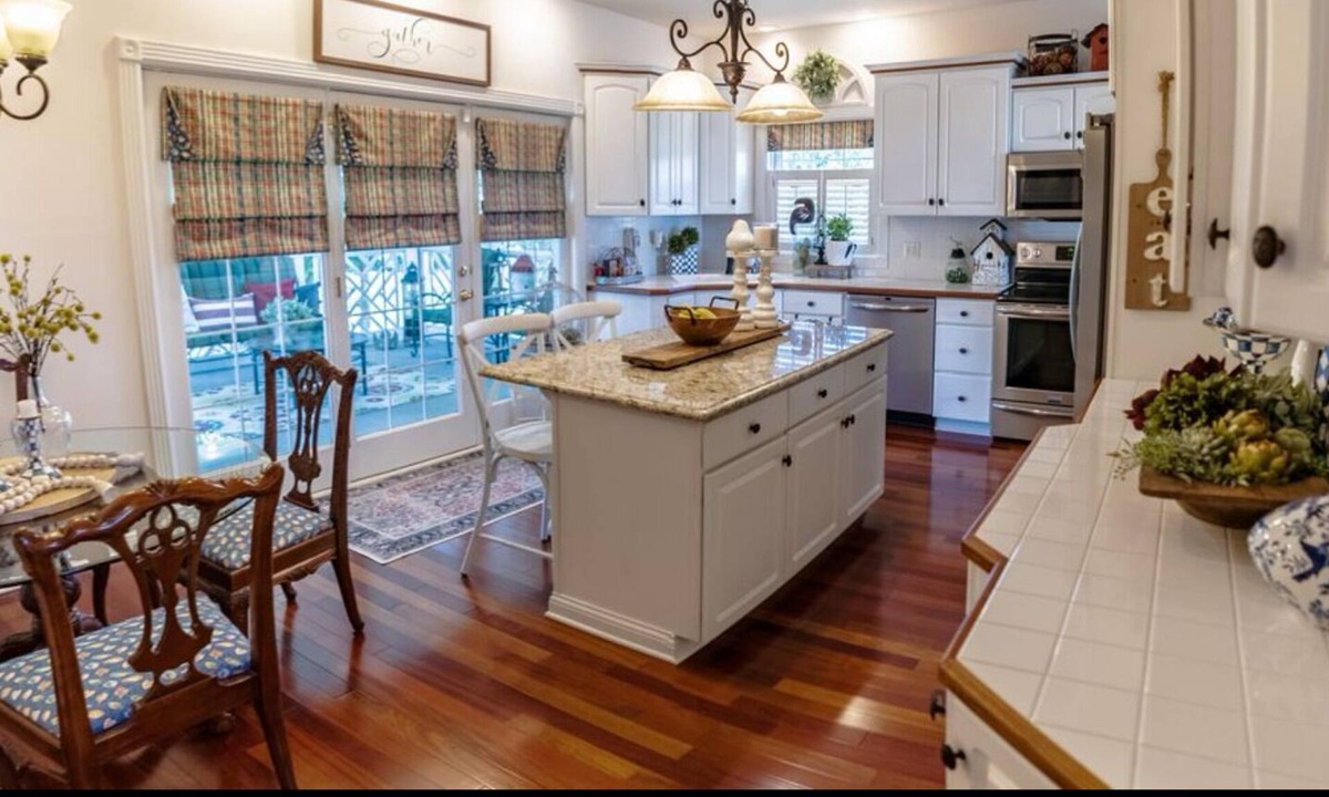 Russell Springs House | RuneStone Ranch:Directly on Lake Cumberland,Private Upper Level, Russell Springs