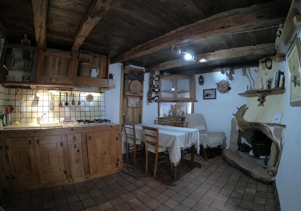 Urzulei House | Sa domu 'eccia