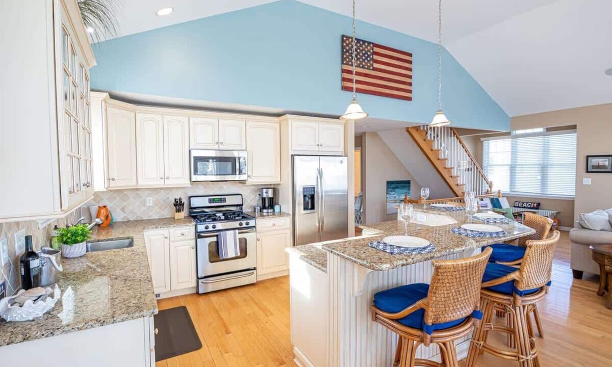 Avalon House | Saltwater Haven - Walkable Shore Stay