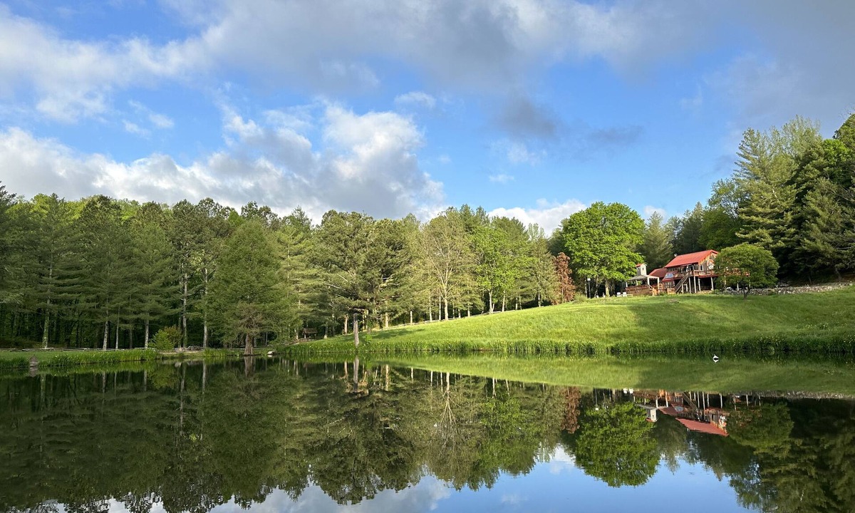 Giles County Cabin | Scenic Hidden Gem: Private Pool, Golf & Fishing - 42 Acres