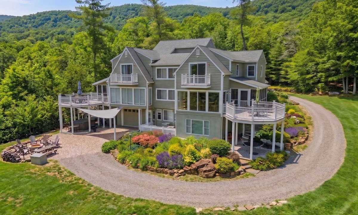 South Fork Ski Chalet | Secluded Retreat Endless Mtn Views, Rushing Stream