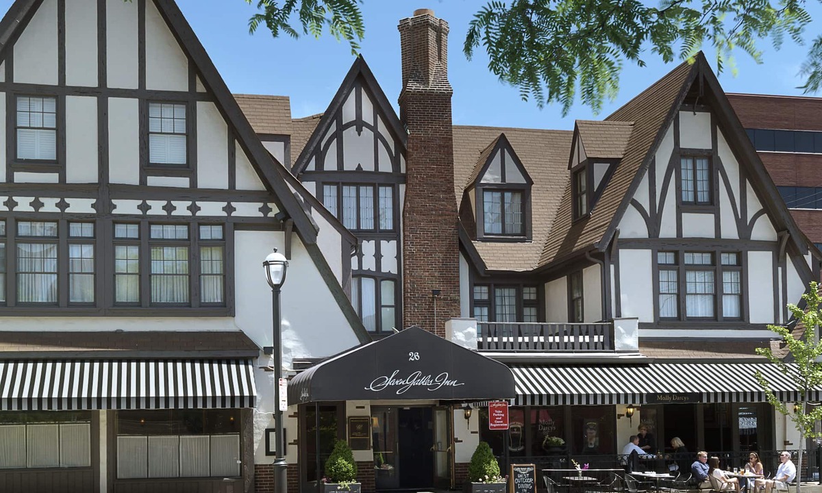 Downtown Hotel | Seven Gables, St. Louis West, a Tribute Portfolio Hotel