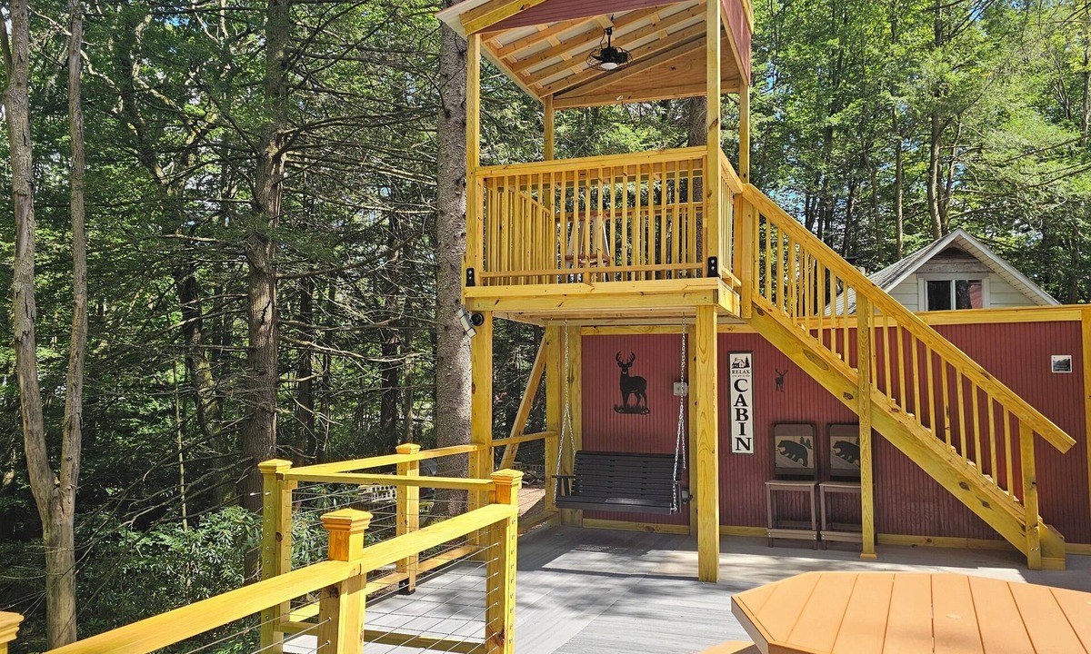 Jefferson Township Cabin | Seven Springs Mountain Tree House, Positioned on a babbling stream. Ski Camp!