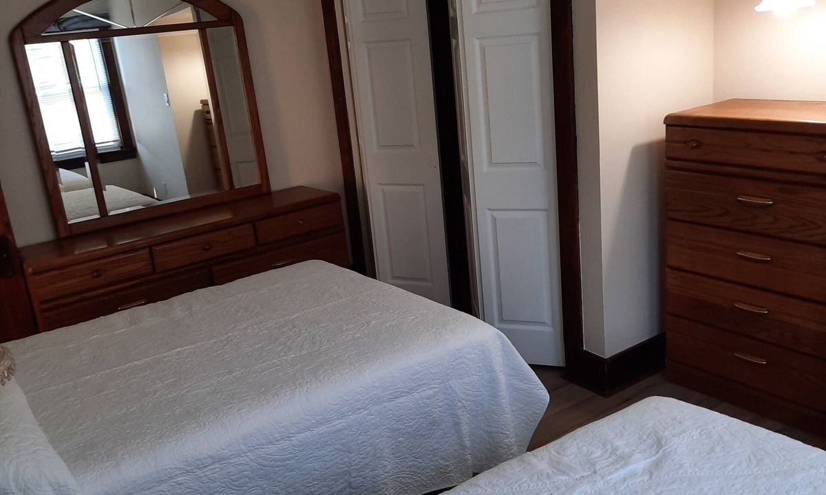 McKnight House | Sha-Ron's Place 2 bedroom home in McKees Rock, Pittsburgh
