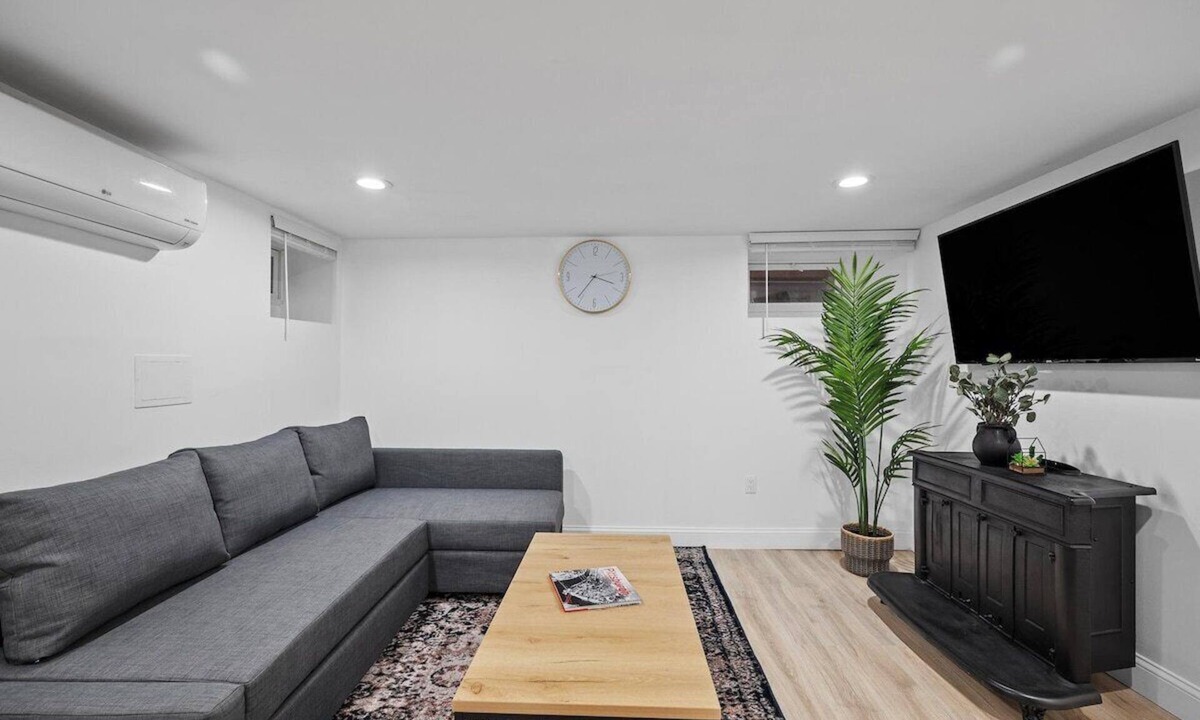 Shadyside House | Shadyside/Pittsburgh, Modern & Quiet 1 Bedroom Apartment with Free Parking