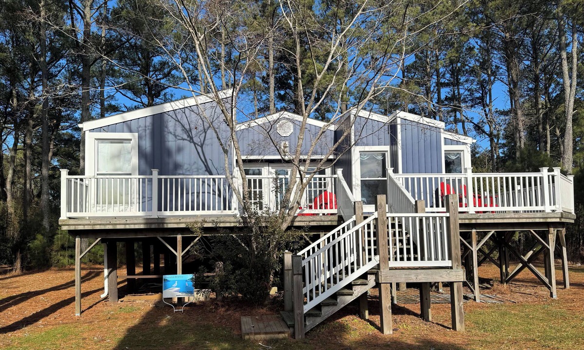 Piney Island House | Silver Thatch -4BR home Close to the beach. Linens and Towels Provided.