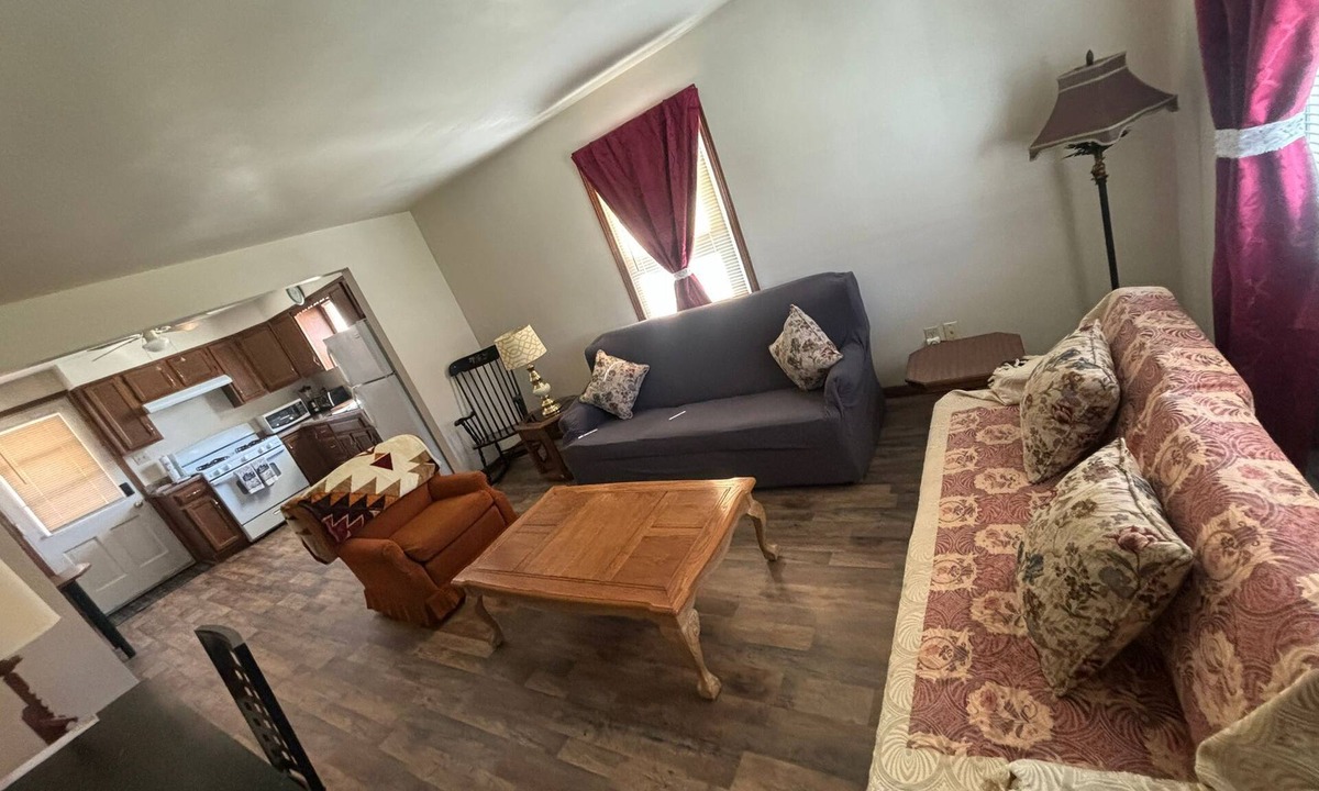 Youngstown Apartment | "Simple Stay" Conveniently located to everything!