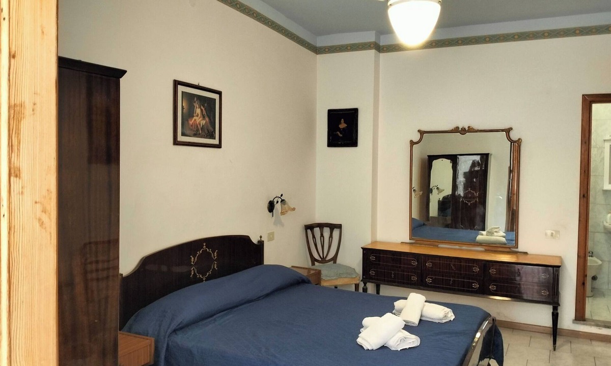 Lipari Historic Centre Apartment | single room with ceiling fan