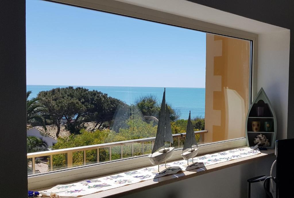 Caucana-finaiti-casuzze-finaiti Nord Apartment | Sitting on the beach