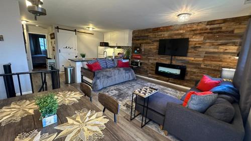 Vernon Ski Chalet | Ski on Ski off Mtn Chalet