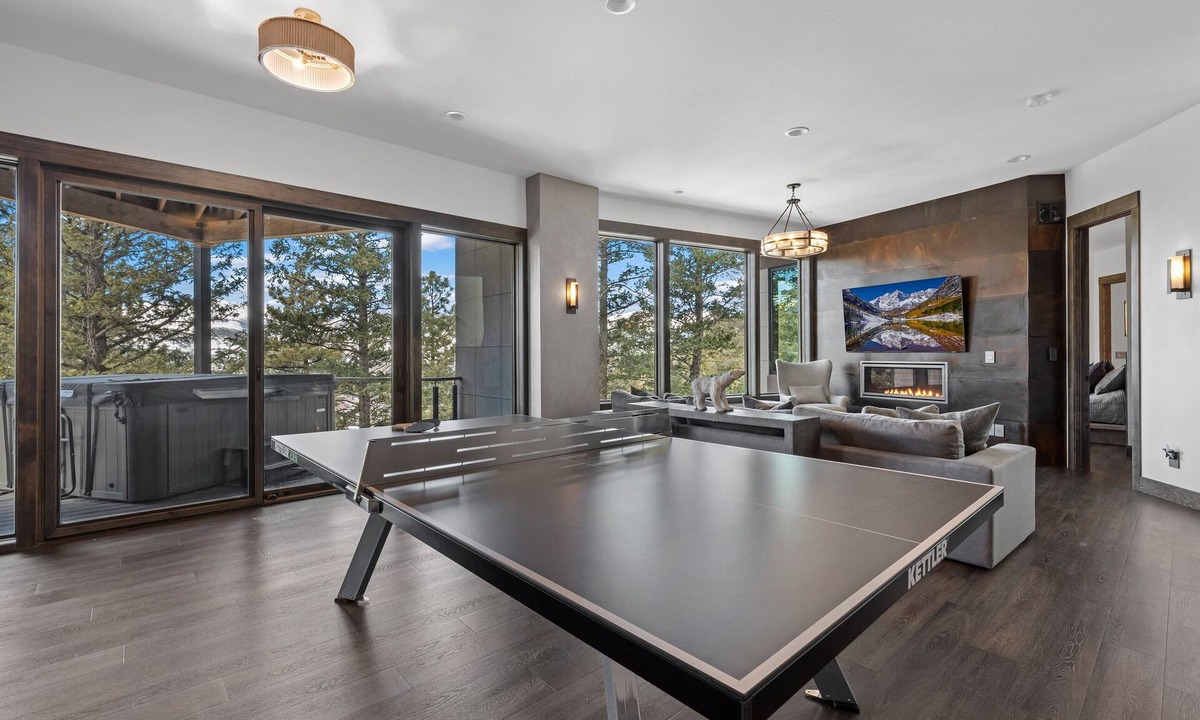 Windcliff Estates House | Skyes Peak - Luxury Mountain Retreat with Breathtaking Views and Hot Tub