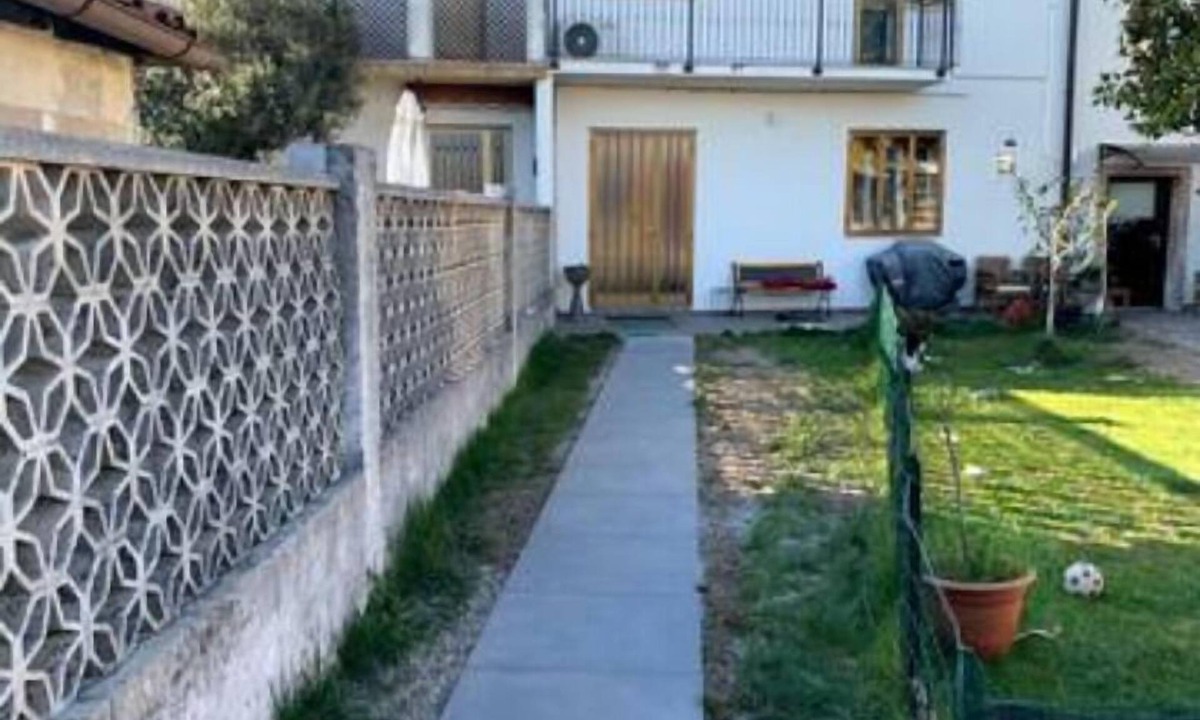 Udine House | Small house with garden in a historic village