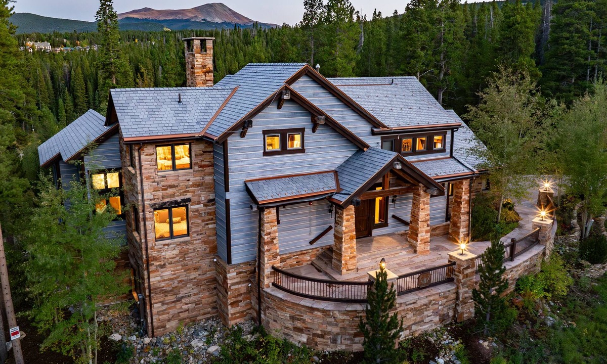Four O'Clock House | Snowflake Château: Hot Tub & Sauna at Peak 9