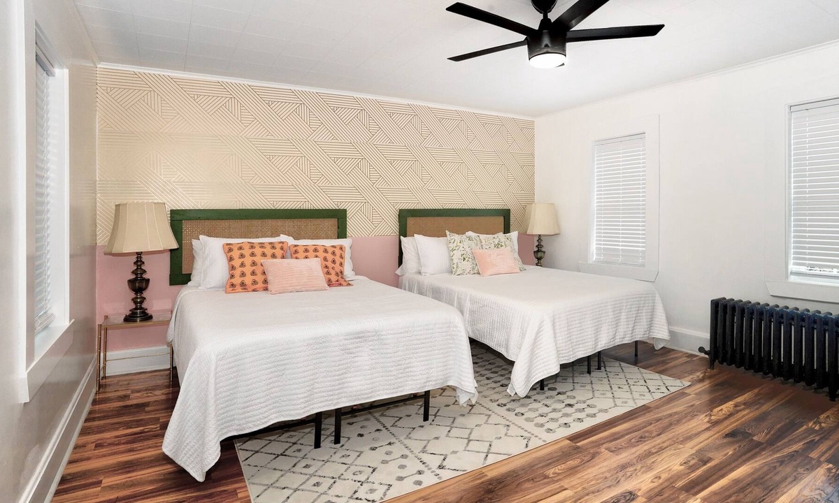 Sewickley House | Spacious 3 Bedroom, 2 bath - sleeps up to 12! 30 min from Pittsburgh!