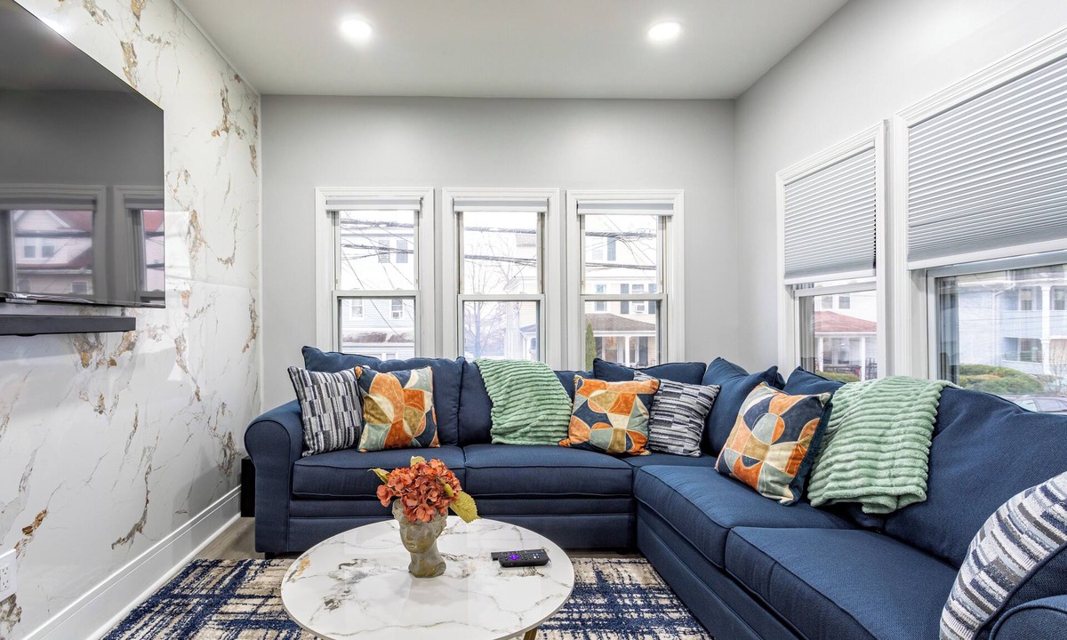 New Rochelle Apartment | Spacious 3-bedroom apartment with WiFi, Parking in welcoming New Rochelle