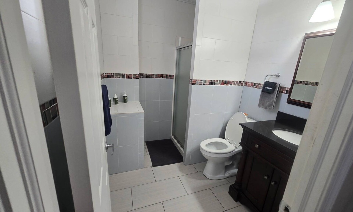 Passyunk Square Apartment | Spacious 3-bedroom apartment in charming Philadelphia with AC, WiFi