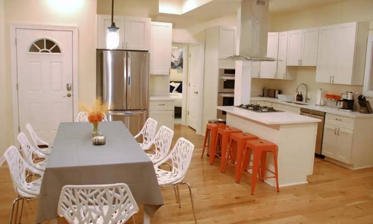 Bloomfield House | Spacious 5BR/5BA Group Stay w/Game Room + Parking, Sleeps 12, Central Location