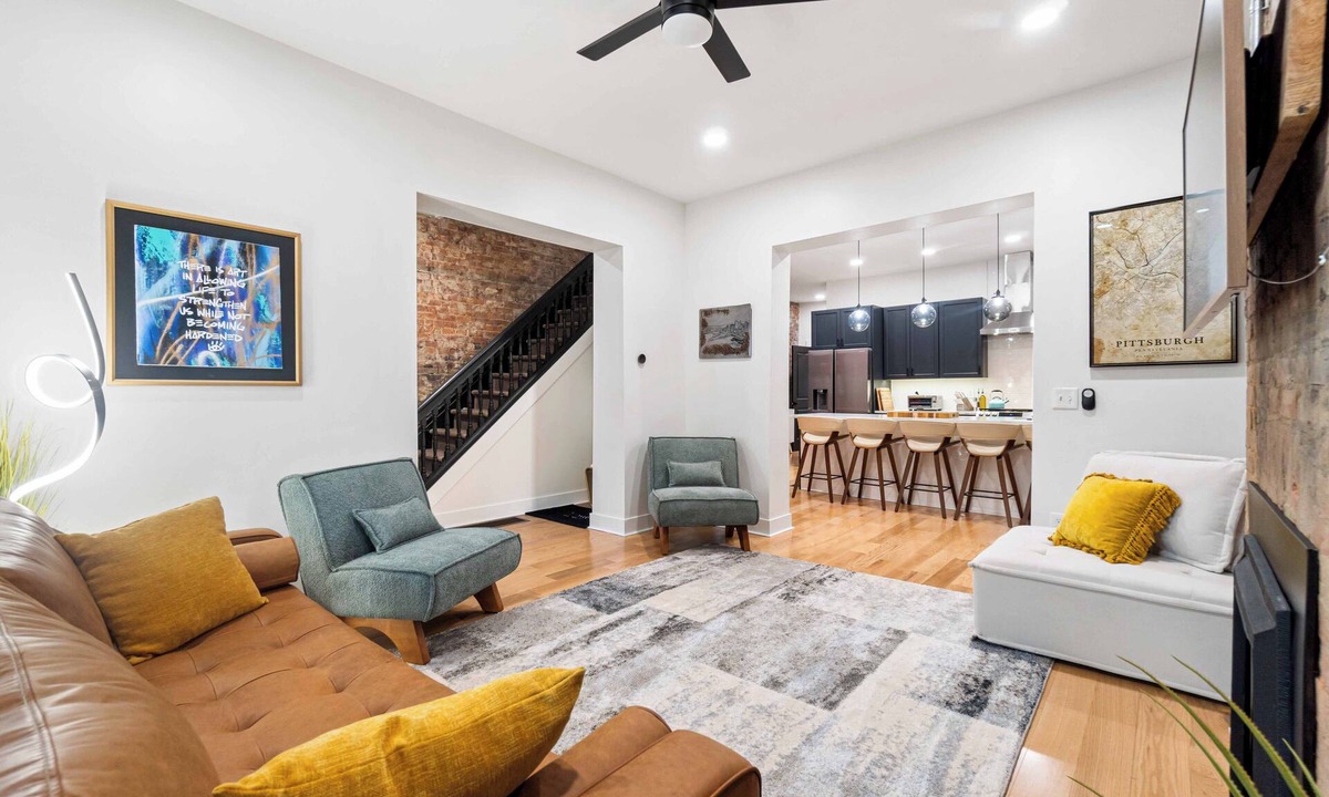 Bloomfield House | Spacious 6-Bedroom Retreat Near Pitt, CMU & Downtown Pittsburgh