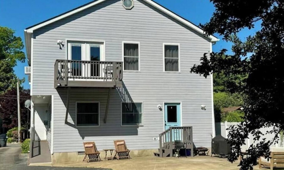 Solomons House | Spacious 6-Bedroom Solomons Island Retreat Walk to Waterfront & Shops