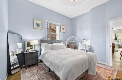 Grand Boulevard Apartment | Spacious apartment in awesome Chicago with WiFi, AC