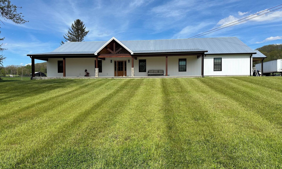 Plummers Landing House | Spacious Farm Stay Near Cave Run Lake & Red River Gorge. Sleeps 14