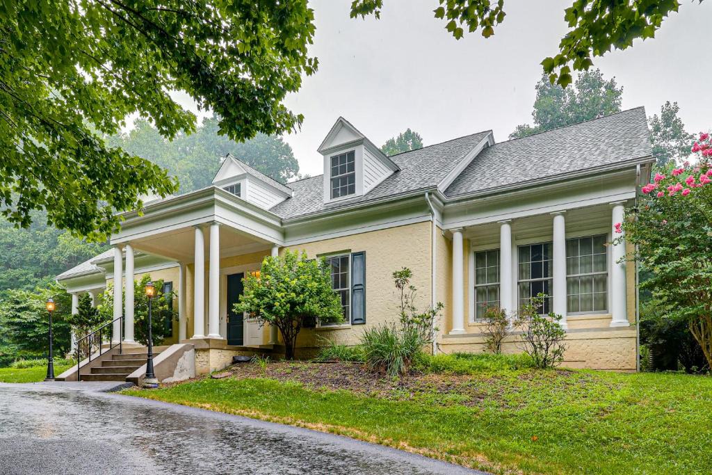 Rossville House | Spacious Mechanicsburg Home: Ski, Hike & Celebrate