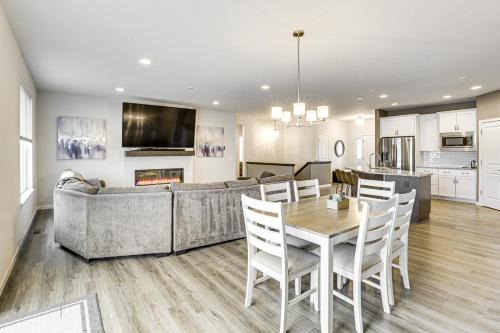Hanover House | Spacious & Modern Home w/Deck in Oregon!