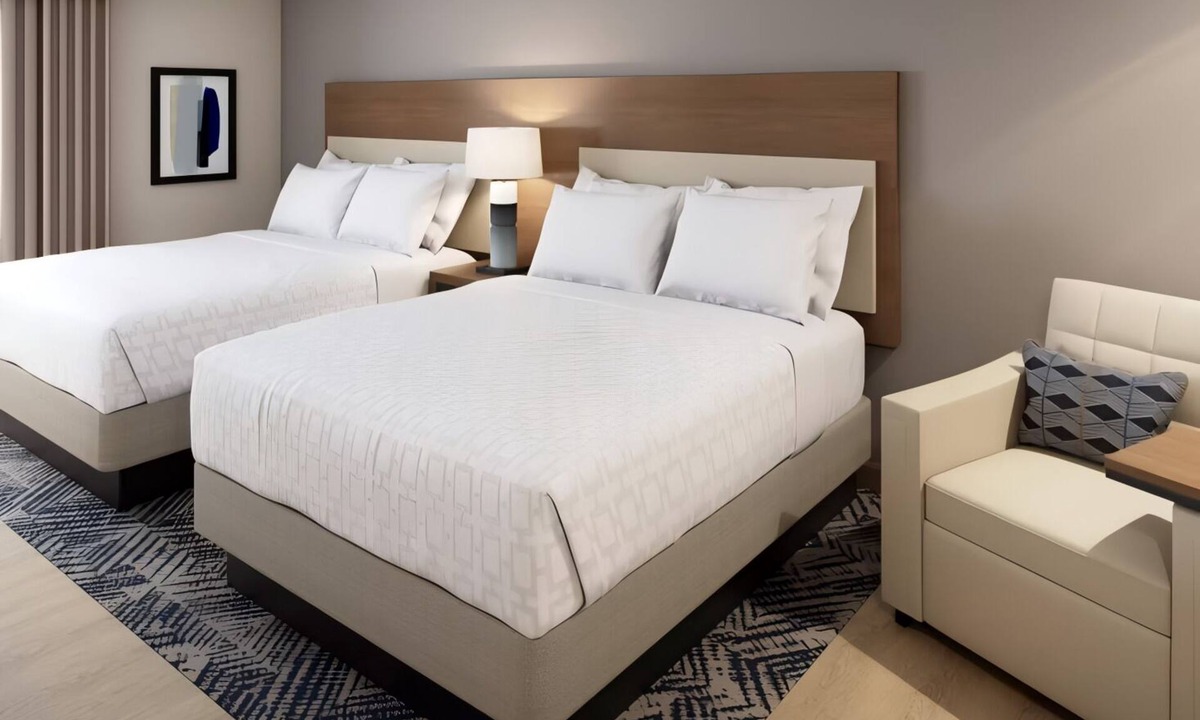 Macomb Hotel | Spacious Suite with Full Kitchen Near Macomb Center for the Performing Arts