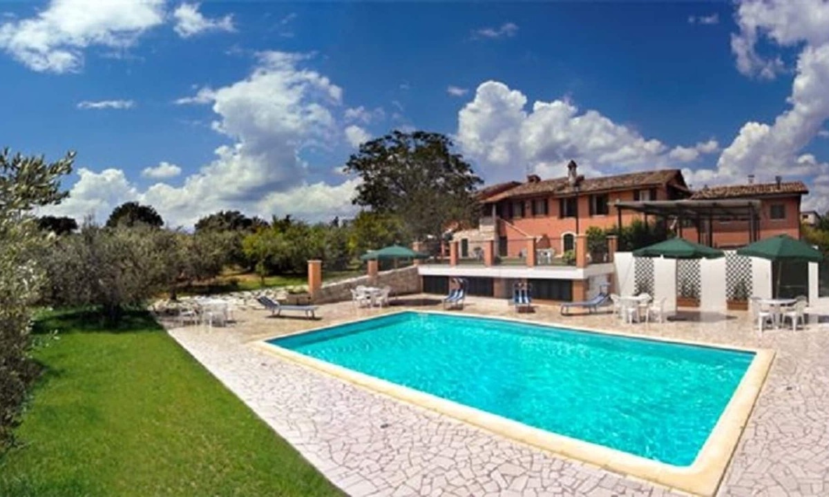 Ascoli Piceno Villa | Spacious villa set among olive groves and large lawned garden with private pool