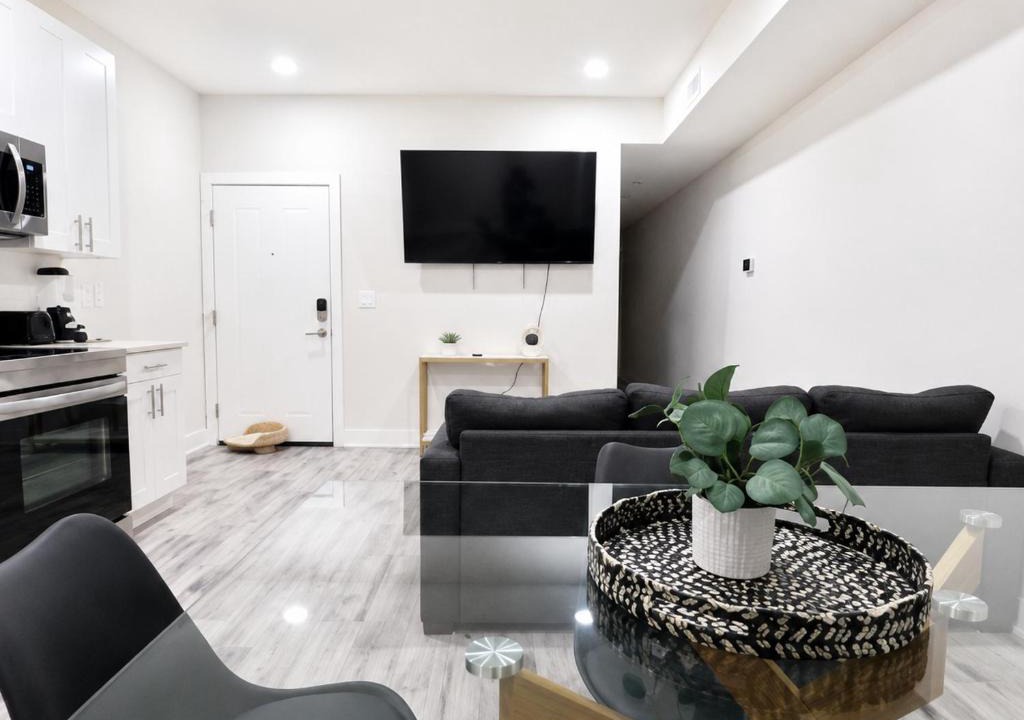 East Parkside Apartment | Specious 2BR-2BA UPenn, Central, Wi-Fi, 5 Sleep