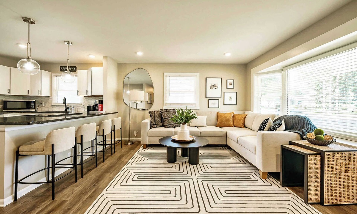 Speedway House | Speedway Luxe | Hot Tub | Shuffle | Steps to Track