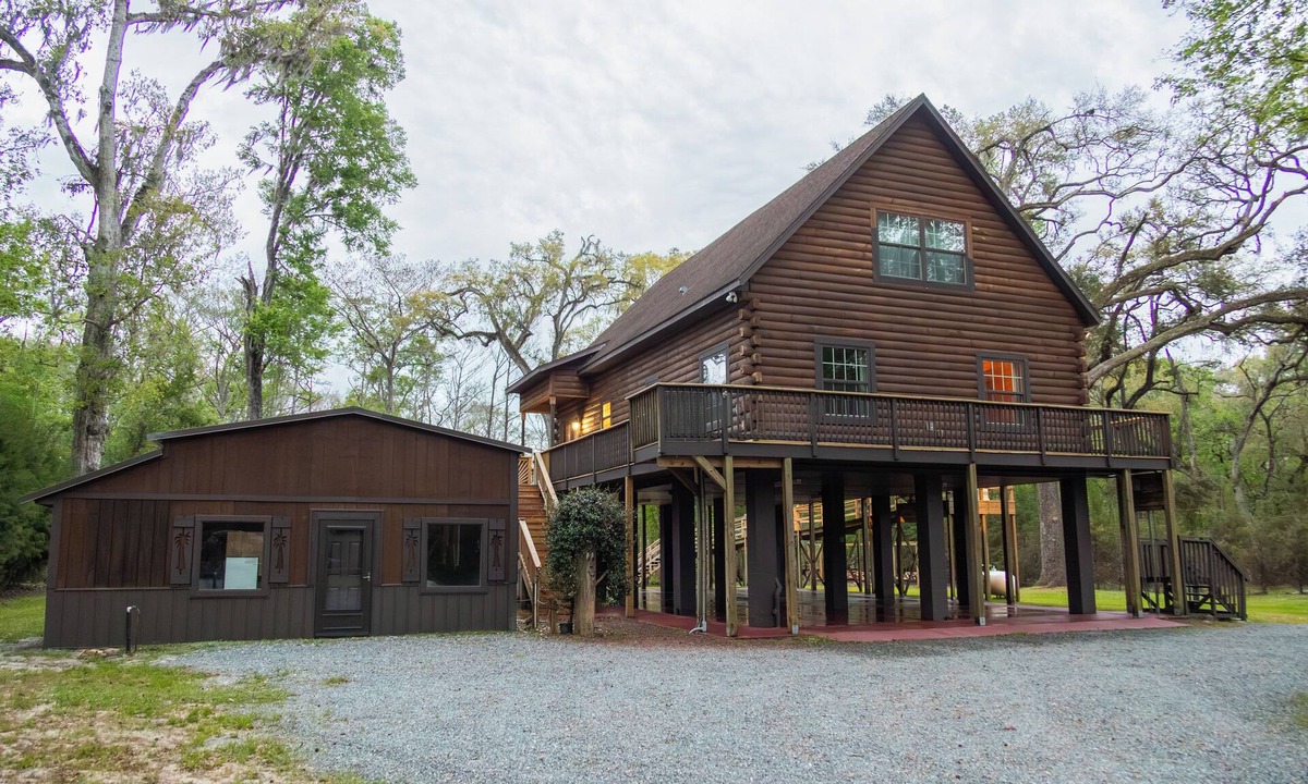 Branford House | Springside Manor: Ichetucknee Riverfront 3450sqft-Sleeps 16 with bunkhouse addon