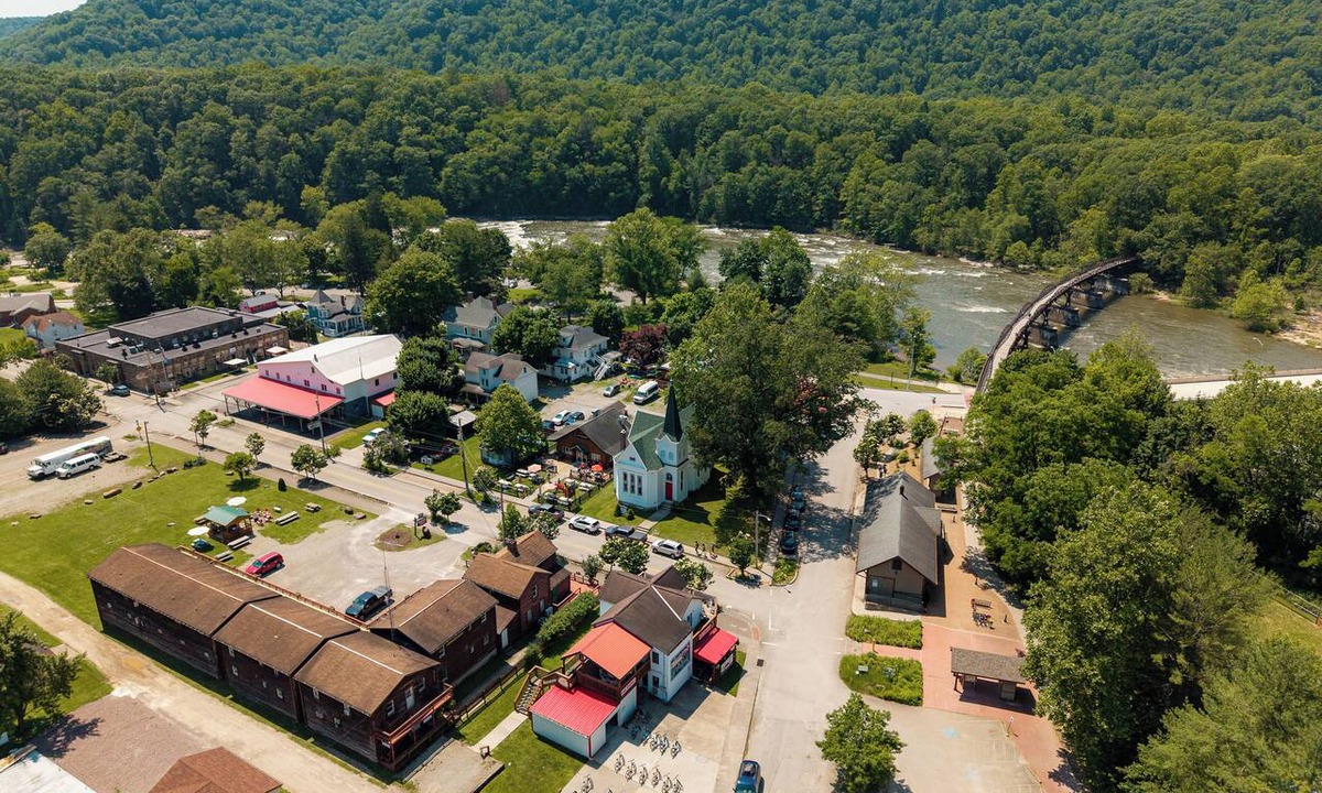 Ohiopyle Hotel | Steps from Ohiopyle Adventure & G.A.P. Trail