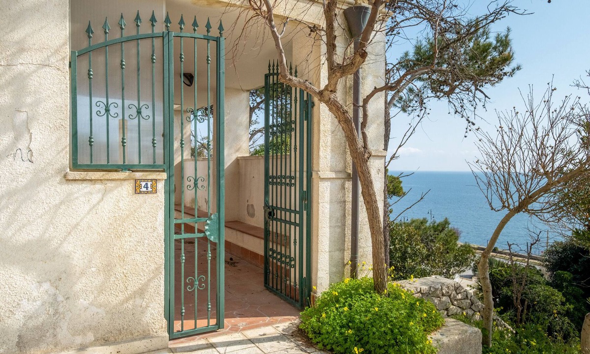 Santa Cesarea Terme Apartment | Studio Apartment "Rosa" with Sea View, Private Terrace & A/C